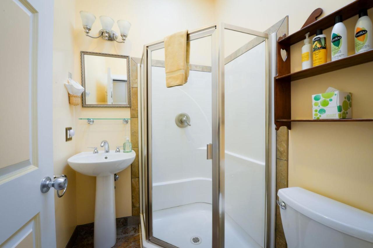 Briar Rose Bed & Breakfast Боулдър Стая снимка