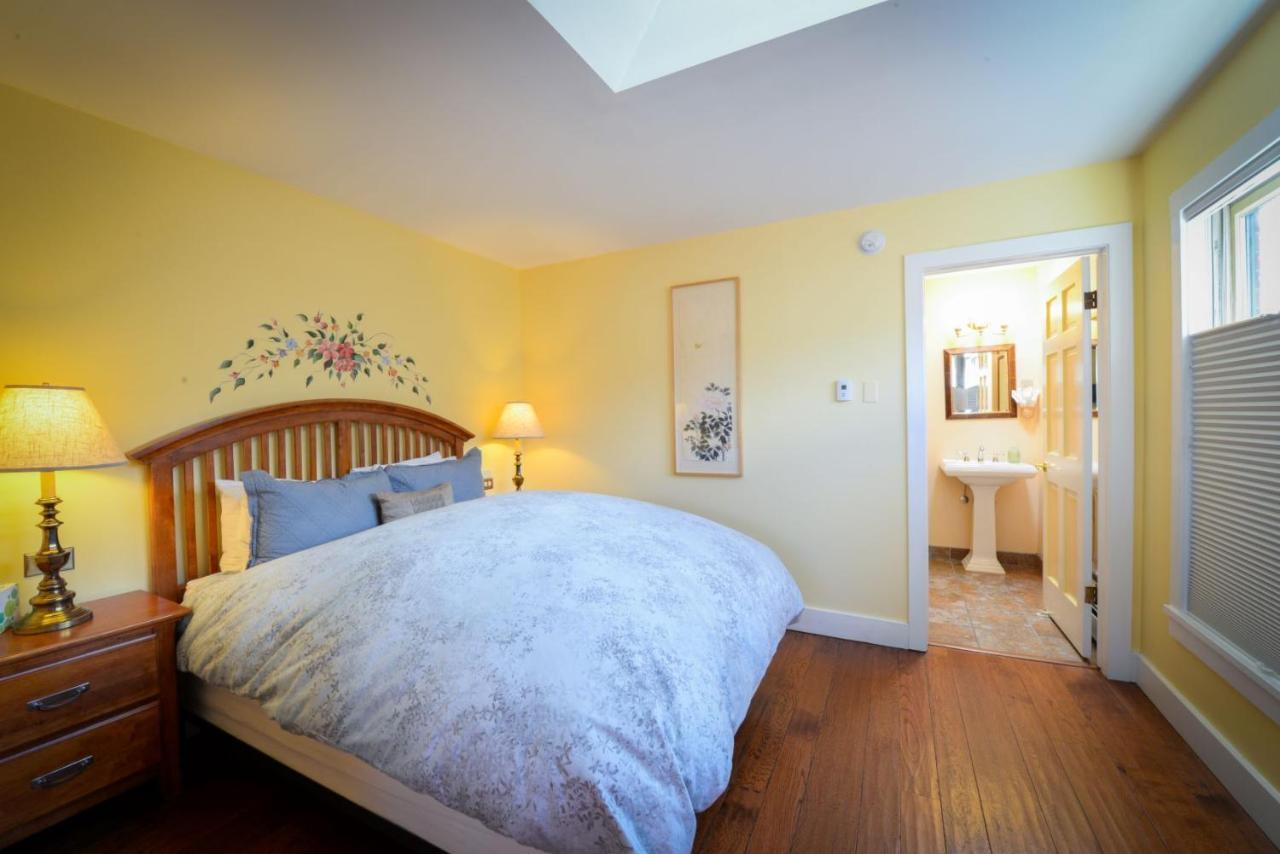 Briar Rose Bed & Breakfast Боулдър Стая снимка
